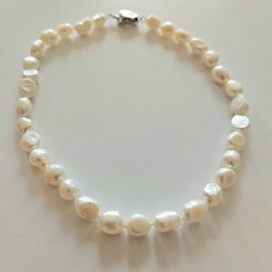 Cherished Elegance: A Baroque Pearl Choker Necklace, Timeless Sophistication
